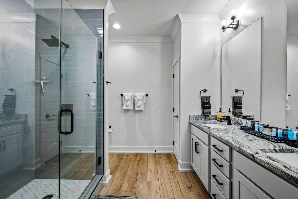 *Dog Friendly*Modern Home-Minutes To Dollywood, Gatlinburg, Smoky Mountains & Pigeon Forge! מראה חיצוני תמונה