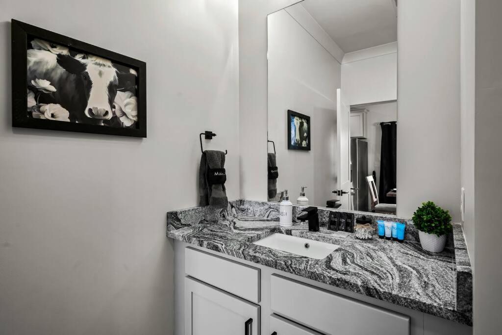*Dog Friendly*Modern Home-Minutes To Dollywood, Gatlinburg, Smoky Mountains & Pigeon Forge! מראה חיצוני תמונה