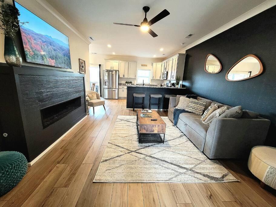 *Dog Friendly*Modern Home-Minutes To Dollywood, Gatlinburg, Smoky Mountains & Pigeon Forge! מראה חיצוני תמונה